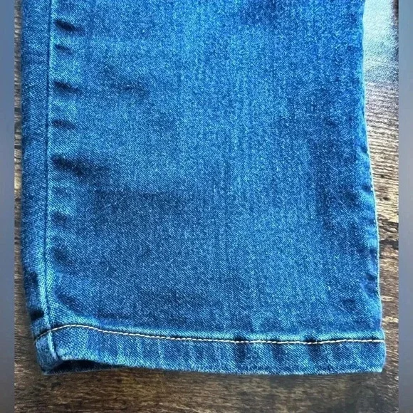 Michael Kors | woman’s denim Capri/cropped pants. Size: 8. - Picture 13 of 14